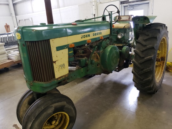 John Deere 720 gas, NF, fenders, 3pt, pto, hyd, new rears