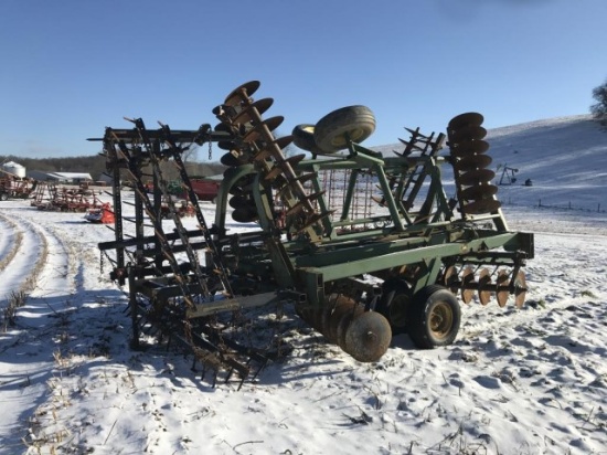 John Deere 230 23' transport disc, 3 bar harrow