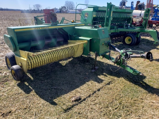 JD 337 baler w/kicker