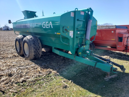 Houle mod. EL-54 6000 gal. liquid manure tanker