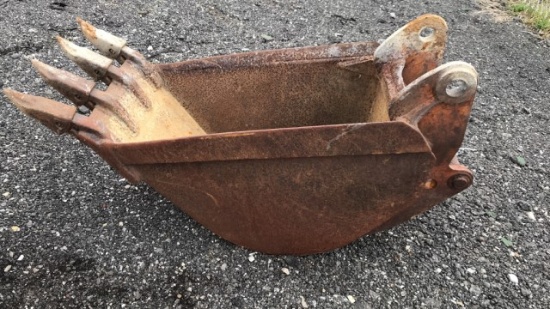 18'' backhoe bucket