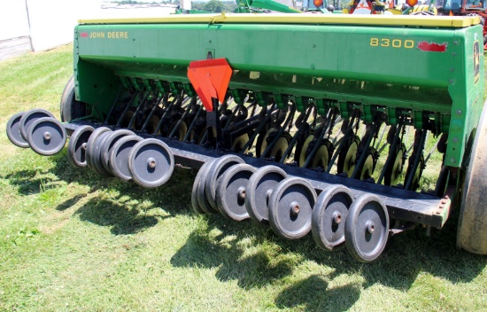 JD 8300 18x7 grain drill w/seeder