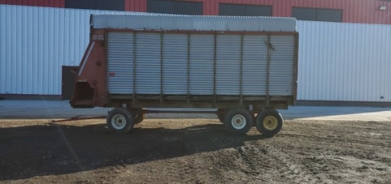 "ABSOLUTE" Miller Pro 4100 18' Forage Wagon