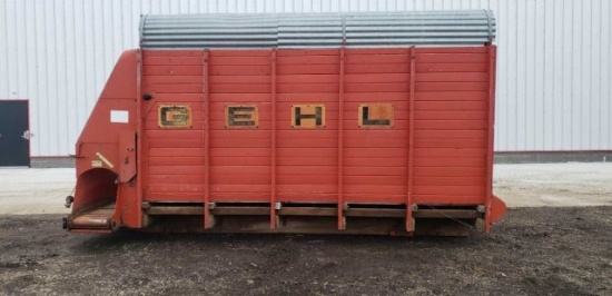"ABSOLUTE" Gehl 940 Side Unload Silage Wagon