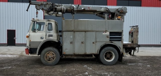 "ABSOLUTE" 1984 International C8500 Utility Truck