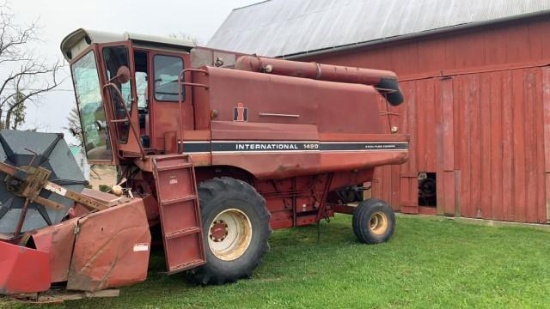 1981 International 1420 2WD Combine