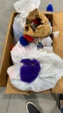 Box misc colored scrap sheep wool, plastic flowers
