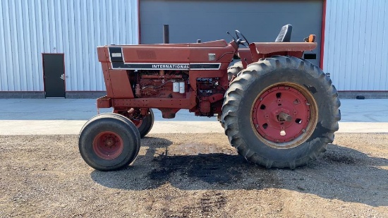 "ABSOLUTE" International 1466 2WD Tractor