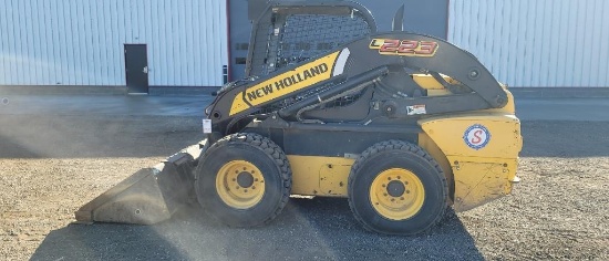 "ABSOLUTE" 2011 New Holland L223 Skid Loader
