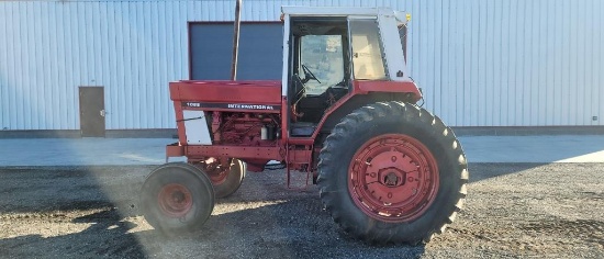 "ABSOLUTE" International 1086 2WD Tractor