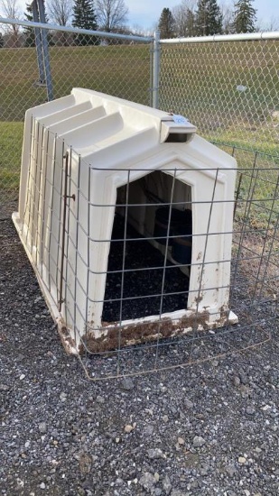 Calf Hutch w/ Wire Panel & Buckets