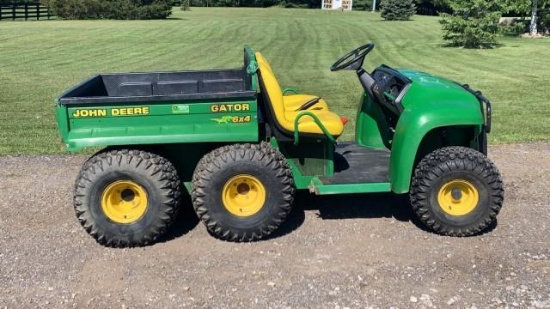 John Deere 6x4 Gator