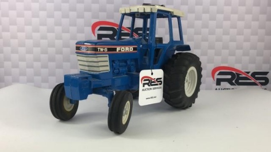 Ford Model TW-5 Toy Tractor