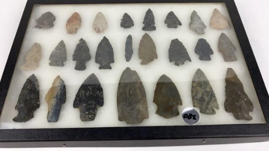 (24) Arrow Head Points in Frame