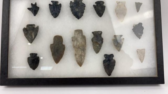 (15) Arrow Head Points in Frame