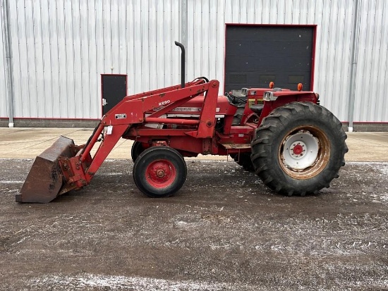 International 674 2WD Tractor