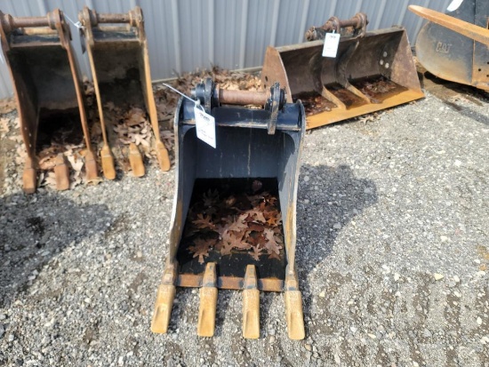 CAT 18" Digging Bucket
