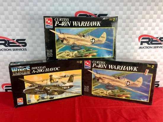 (3) AMT Model Planes