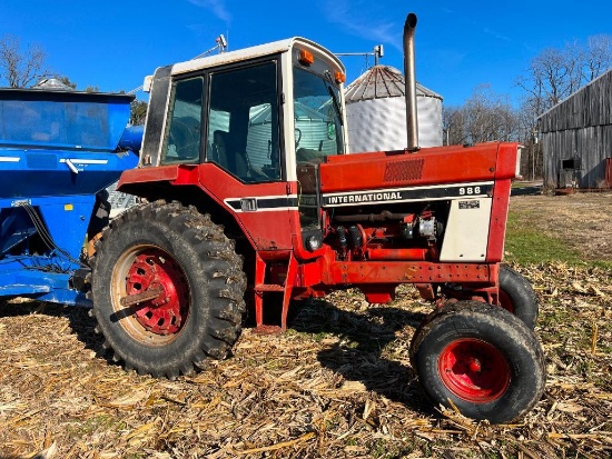 International 986 Tractor