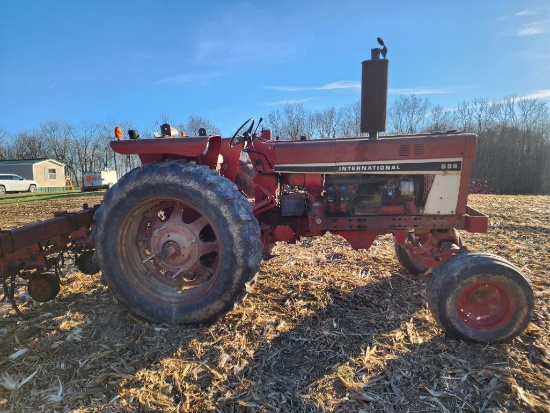 International 686 Tractor