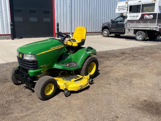 John Deere X 475 Lawn Tractor