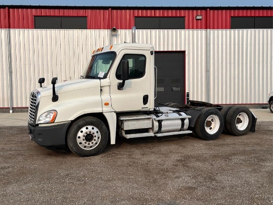 "ABSOLUTE" 2009 Freightliner Cascadia Semi Truck