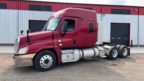 2013 Freightliner Cascadia Semi Truck