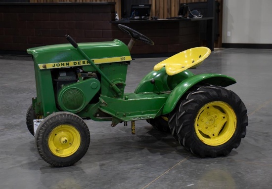 "ABSOLUTE" John Deere 110 Lawn Tractor