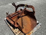 Massey Ferguson NA-1 Dirt Scoop