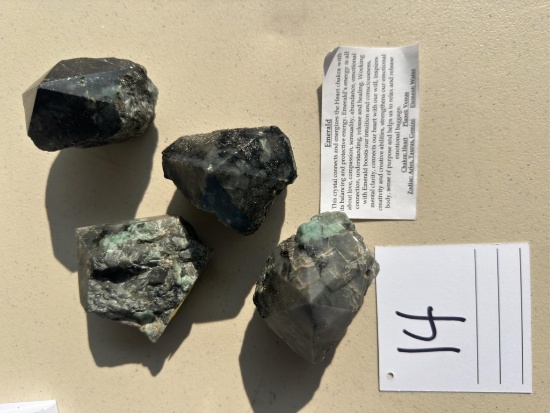 Emerald rocks Lot of 4