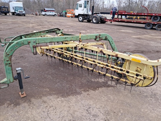 John Deere 660 Hay Rake