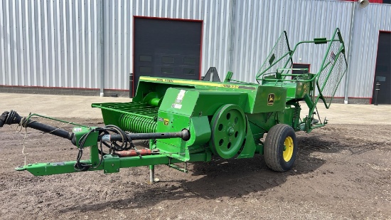John Deere 328 Small Square Baler