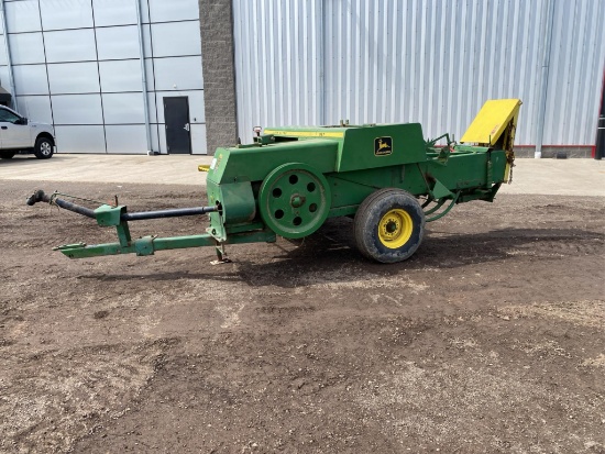John Deere 327 Small Square Baler