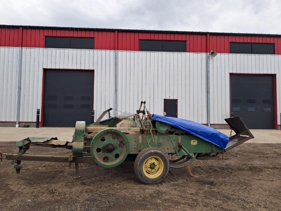 John Deere 24T Small Square Baler