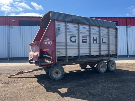 Gehl 980 16' Silage Wagon