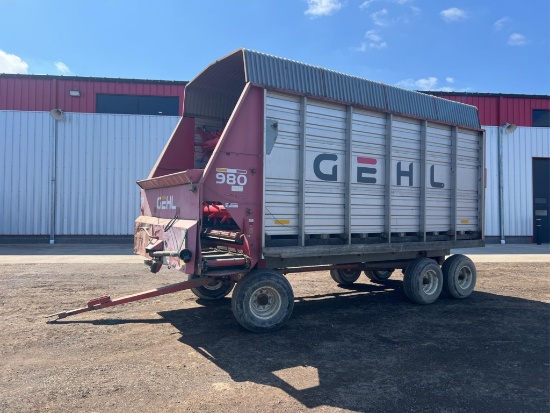 Gehl 980 16' Silage Wagon
