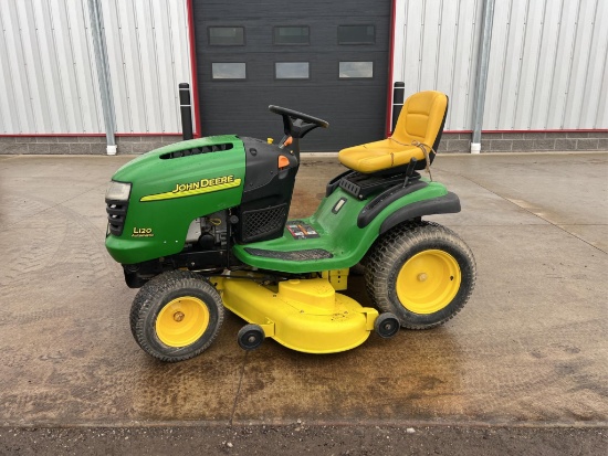 John Deere 120 Hydro Riding Mower