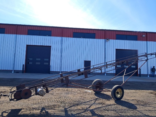New Holland 26' Skeleton Elevator
