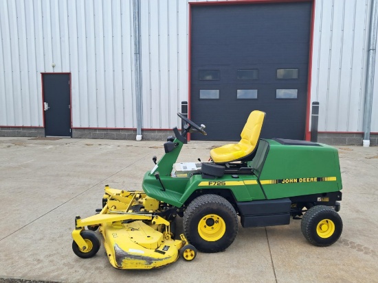 John Deere F725 Riding Mower