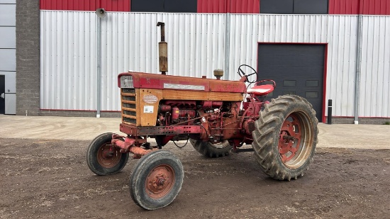 1961 Farmall 560 2WD Tractor