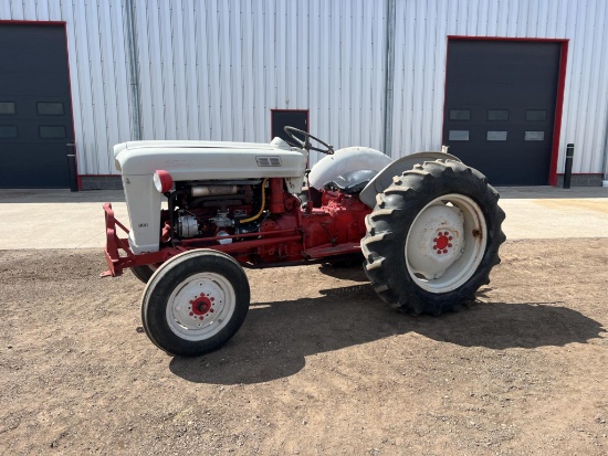 1950 Ford 800 2WD Tractor