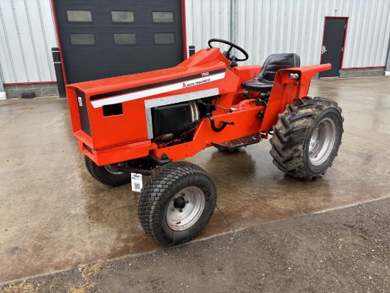 Allis-Chalmers 720 2WD Tractor