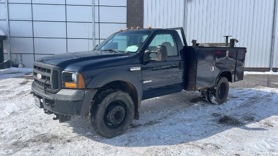 2005 Ford F-450 Regular Cab Pickup