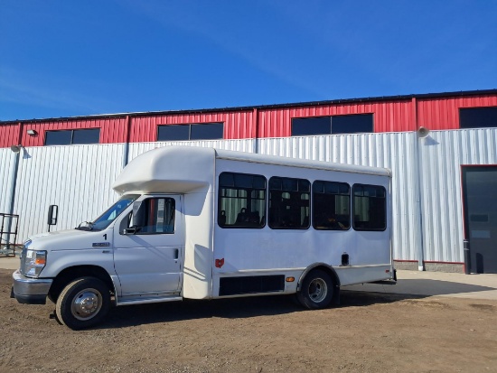2009 Ford E-350 Shuttle Bus