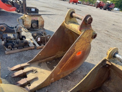 28" Excavator Digging Bucket w/ Teeth