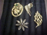 Lot of vintage pins & brooches