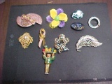 Lot of costume jewelry pins & brooches
