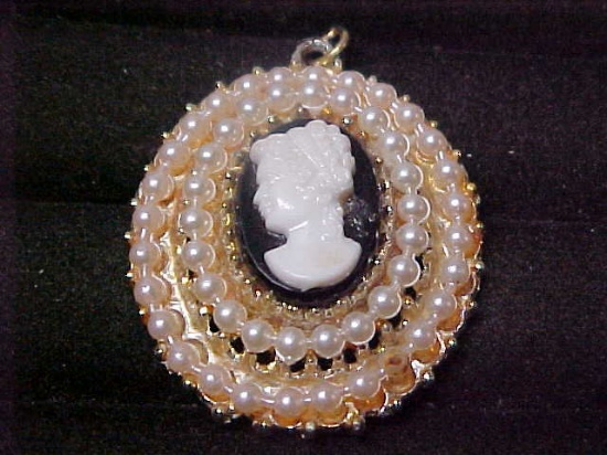 Faux pearl and cameo pendant