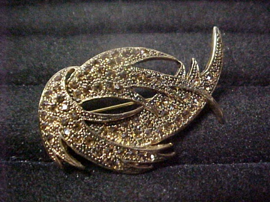 Very pretty rhinestone brooch