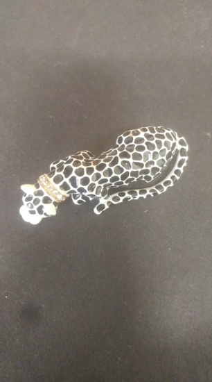 Leopard rhinestone pin